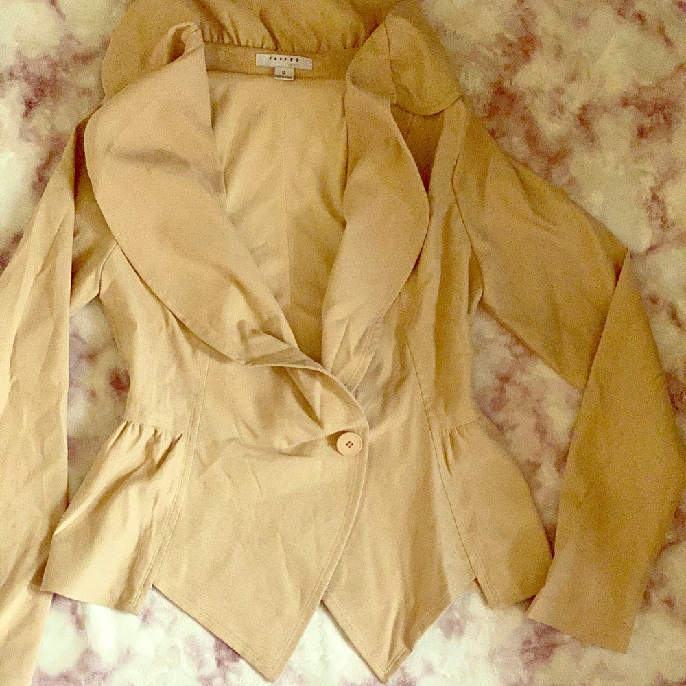 Beige jacket with one button